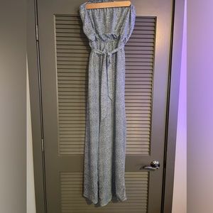 Strapless blue and white jumpsuit with pockets